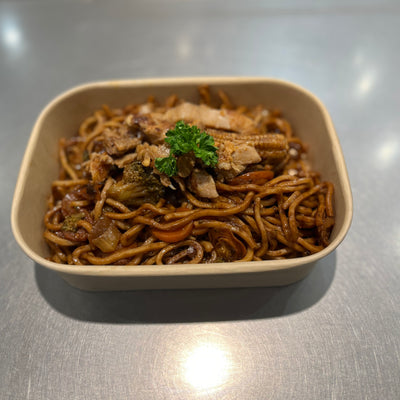 Wok med nudlar och kyckling