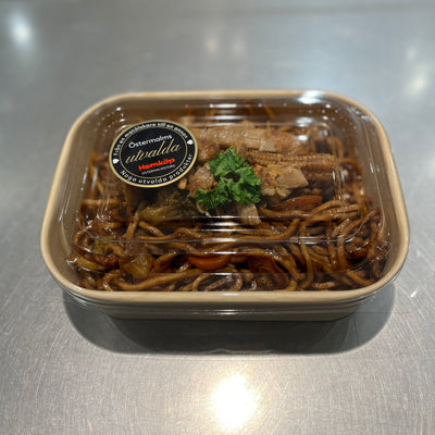 Wok med nudlar och kyckling